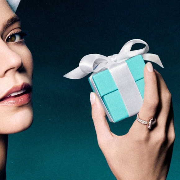 Brand new authentic Tiffany legendary box . Hot🌞 - Picture 2 of 7